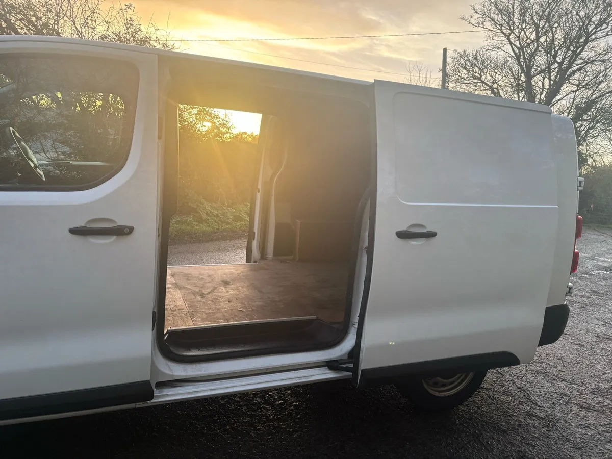 Opel Vivaro only 35k miles €12750 no vat - Image 4