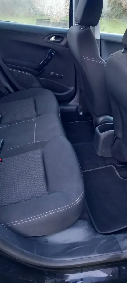 Peugeot 208 2016 Diesel - Image 4