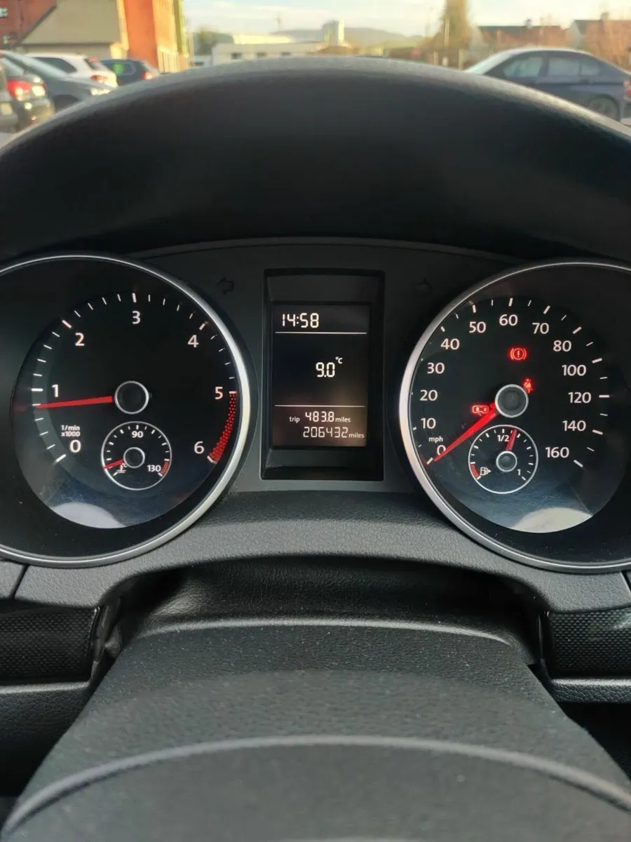Volkswagen Golf 2009 - Image 2