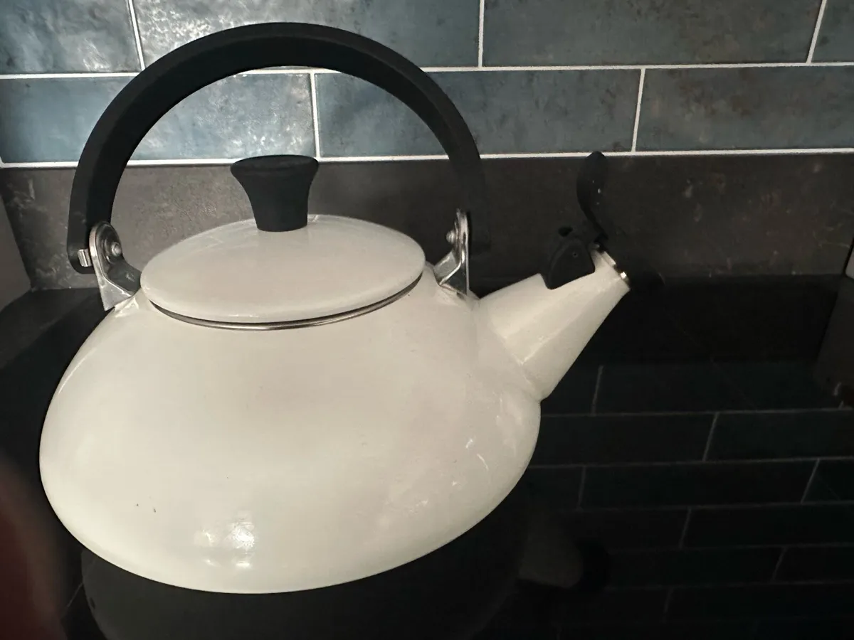 La creuset kettle - Image 1