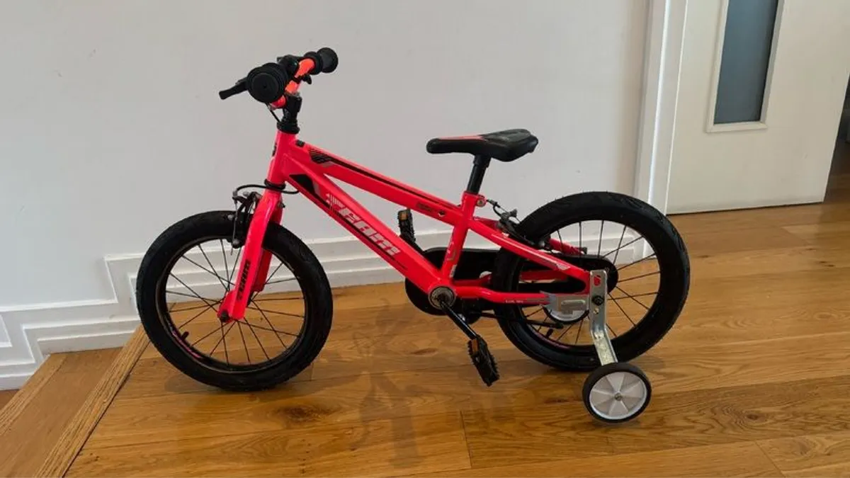 Kids bike with stabilizers - Image 2