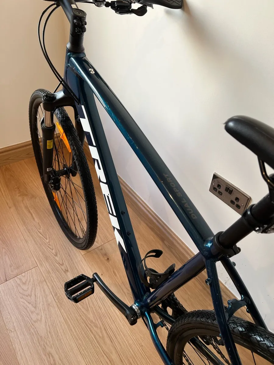 Trek Dual Sport Bike + Helmet & Lock – €150 - Image 2