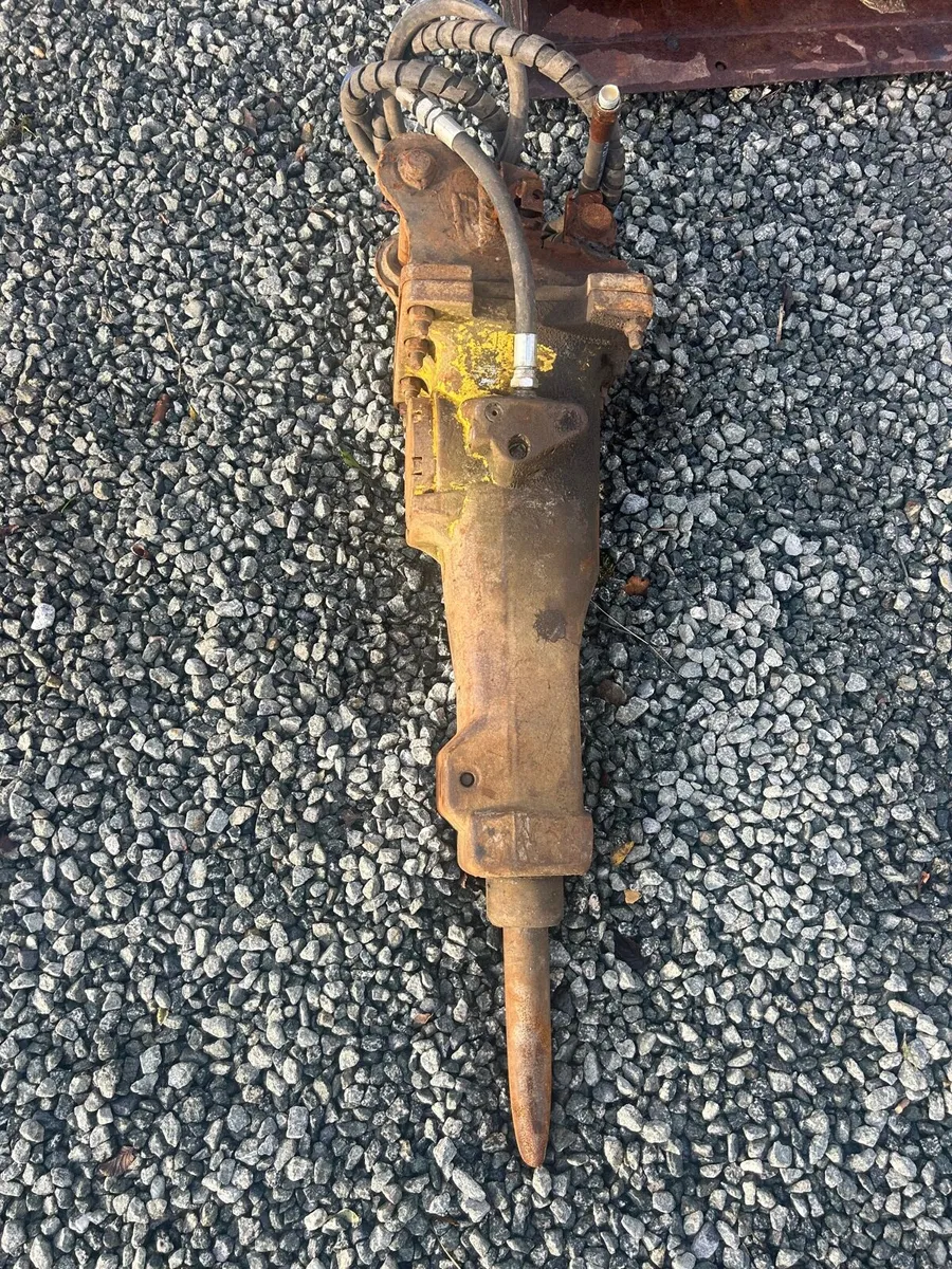 Atlas rock breaker 35mm pins working perfect - Image 1