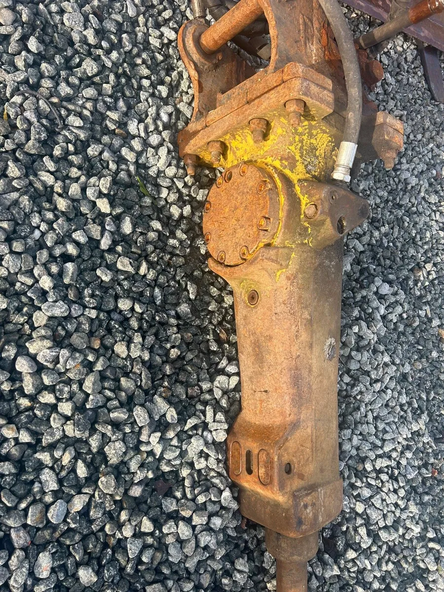 Atlas rock breaker 35mm pins working perfect - Image 2