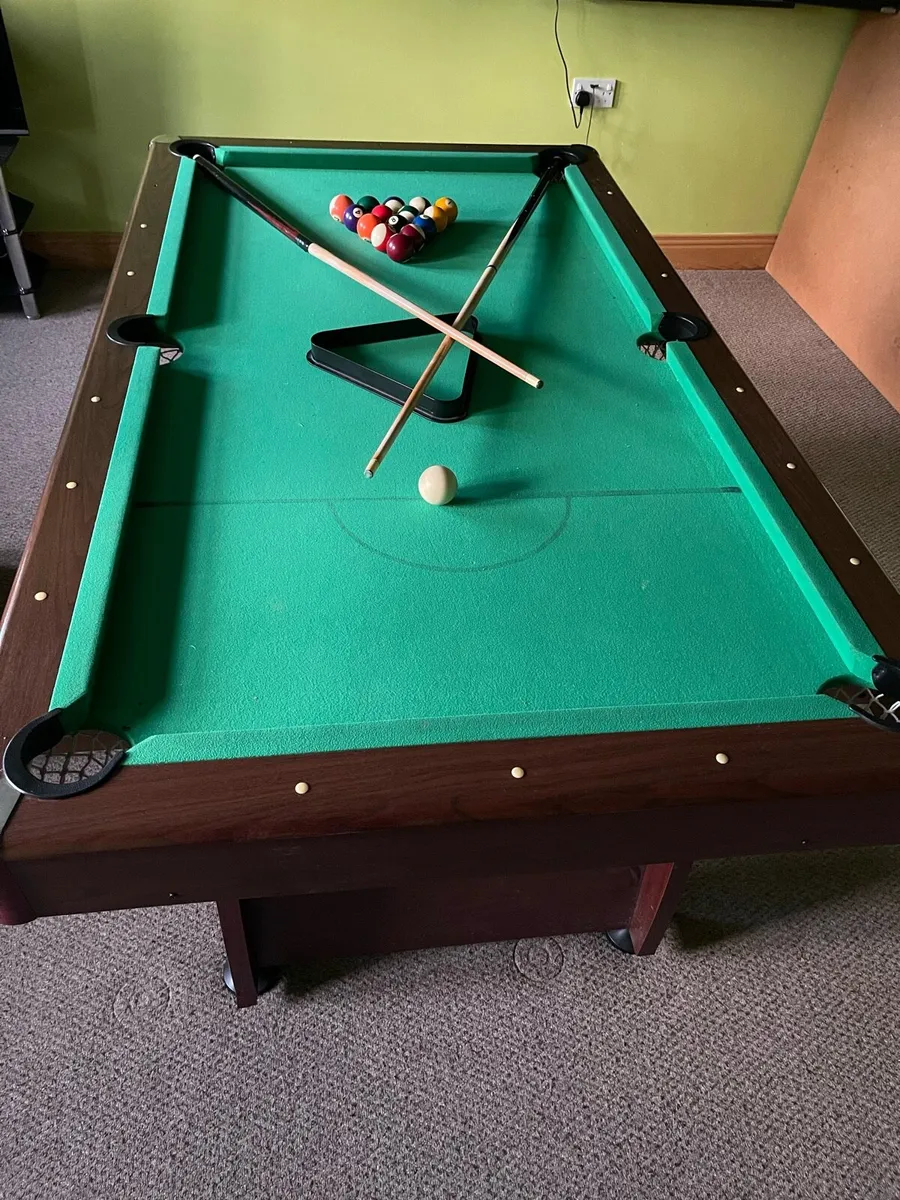 Pool table - Image 1