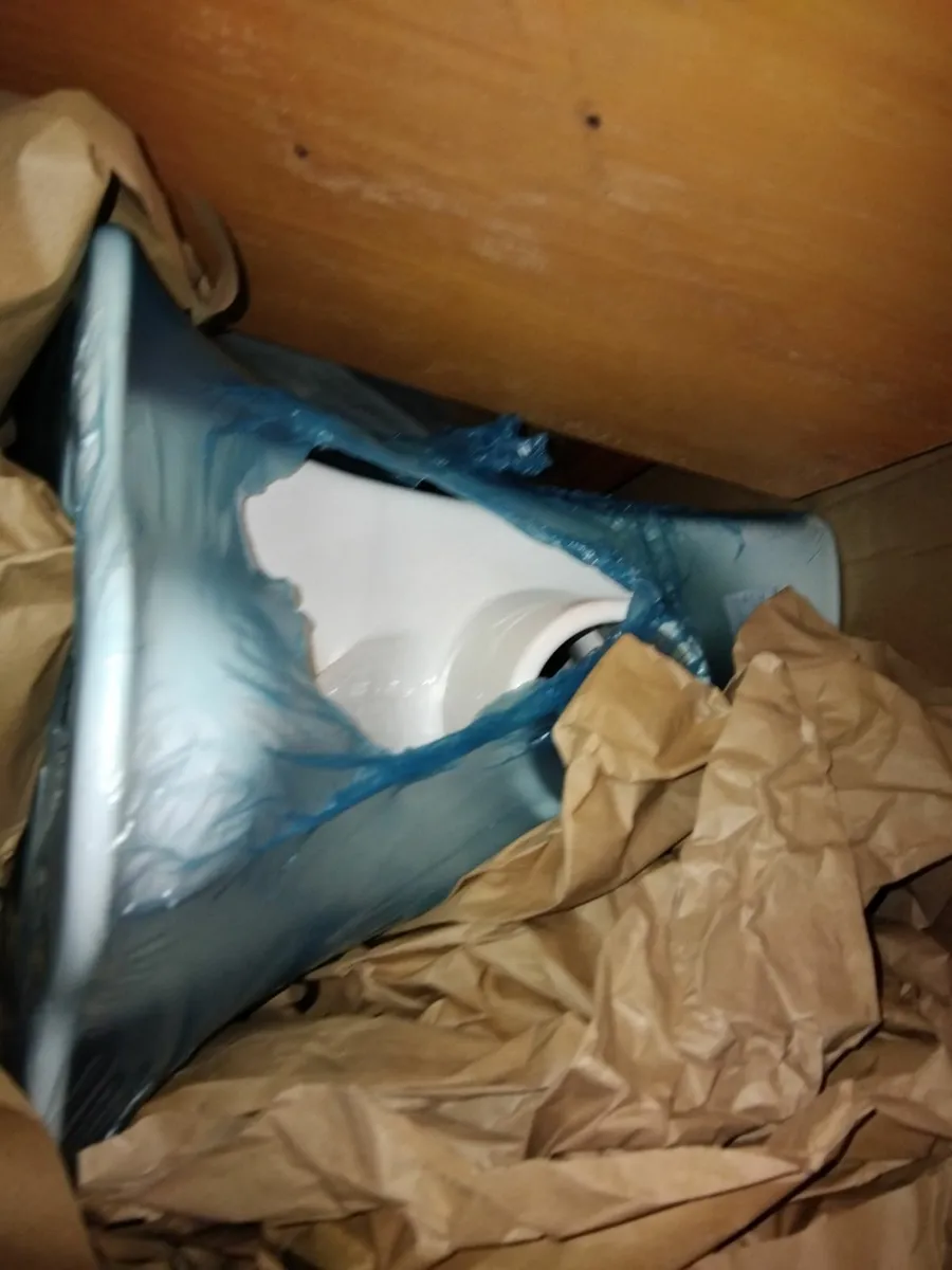 New white standard toilet - Image 3