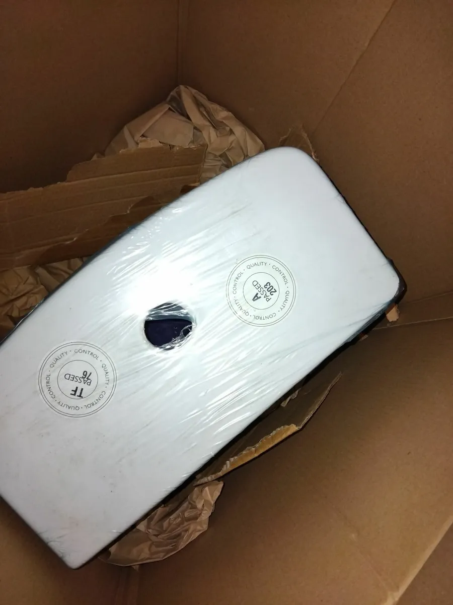 New white standard toilet - Image 4