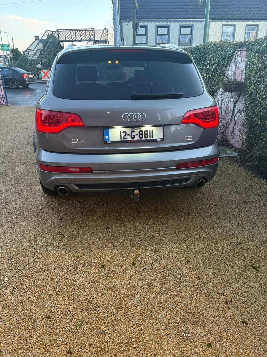 Audi Q7 sline crew cab 5 seater - Image 3