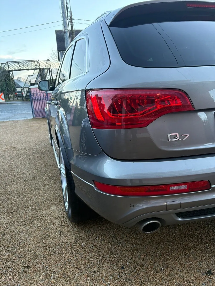 Audi Q7 sline crew cab 5 seater - Image 4
