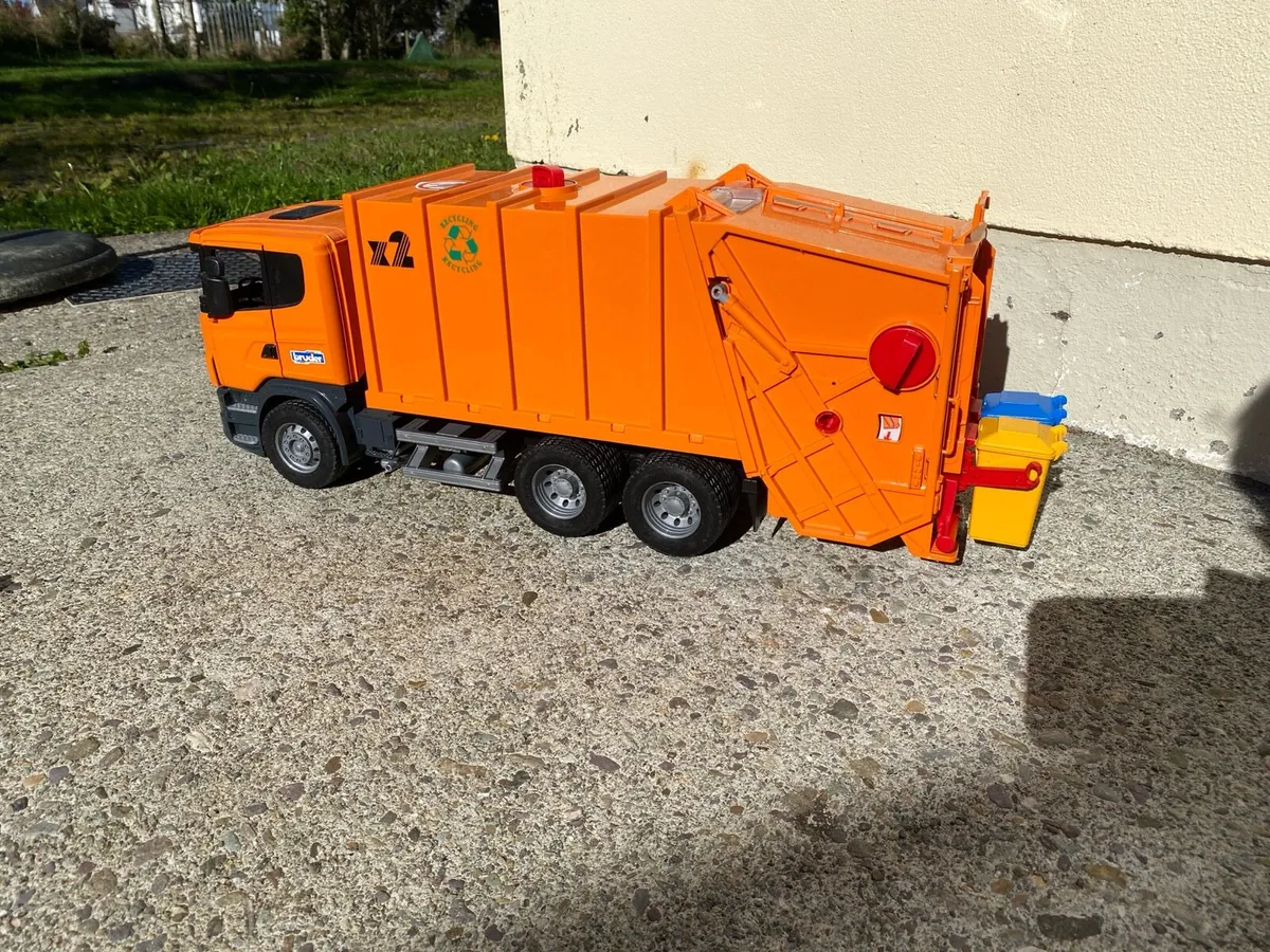 Bruder MAN TGS Garbage Truck 1:16 Scale - Image 2