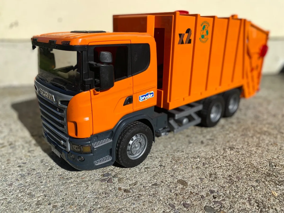 Bruder MAN TGS Garbage Truck 1:16 Scale - Image 3