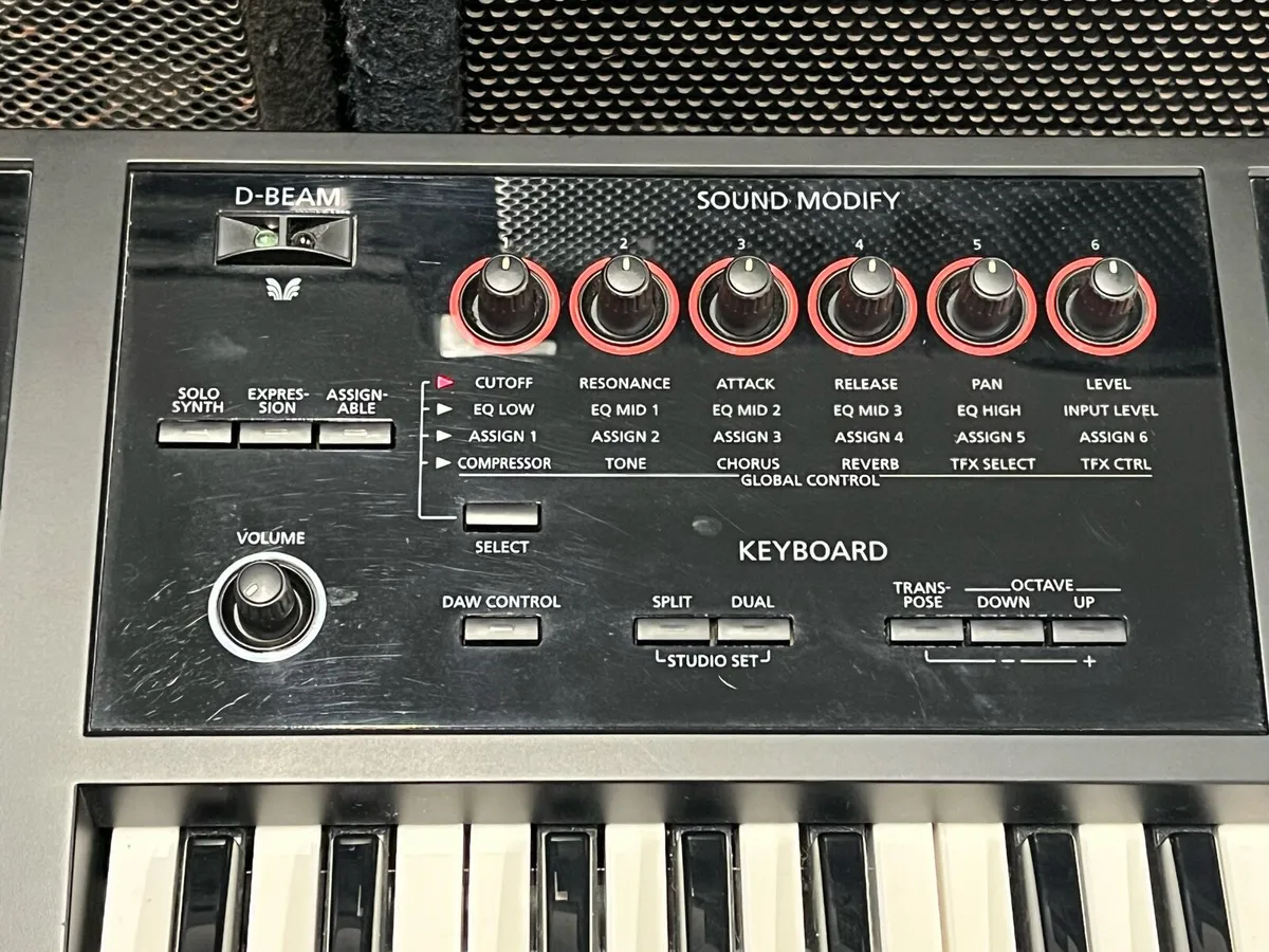 Roland FA 06 Music Workstation - Image 3