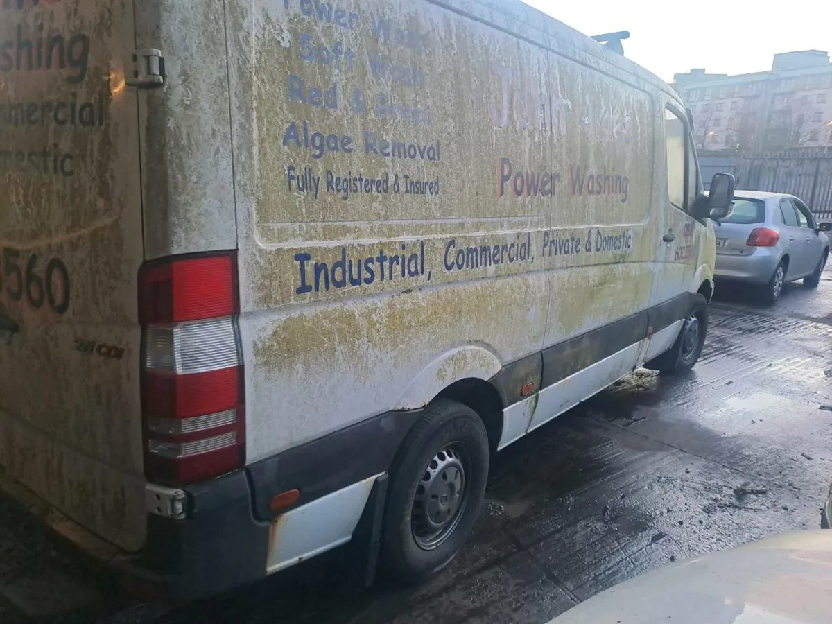 07 Mercedes Sprinter breaking for parts - Image 4