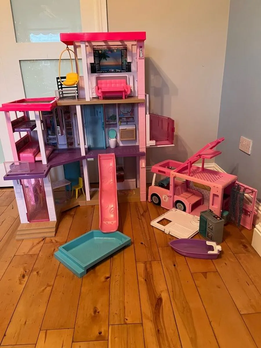 Barbie dream house and camper van - Image 2