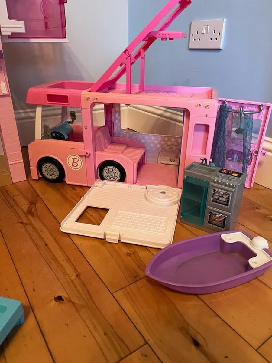 Barbie dream house and camper van - Image 4