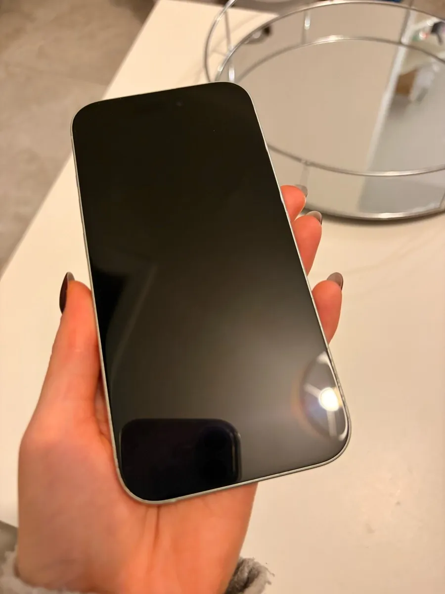iPhone 15 128GB GREEN - Image 2