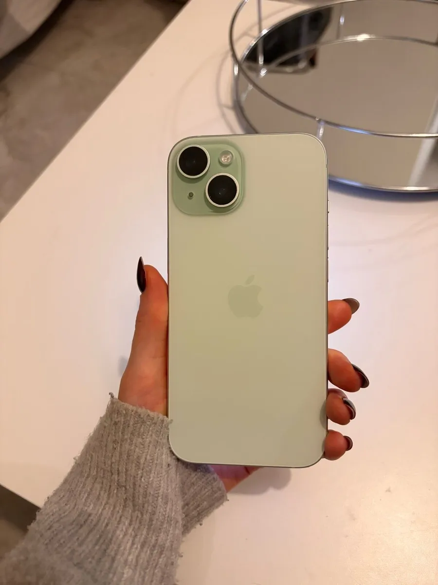 iPhone 15 128GB GREEN - Image 3