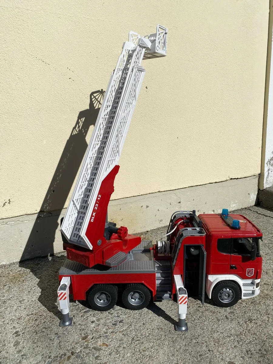 BRUDER Scania Super 560R Fire Service Ladder Truck - Image 3