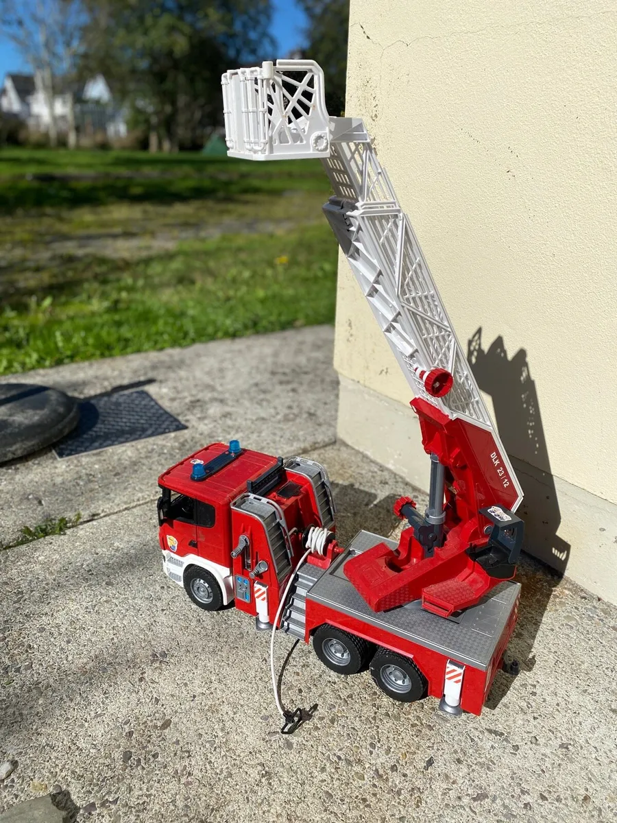 BRUDER Scania Super 560R Fire Service Ladder Truck - Image 4