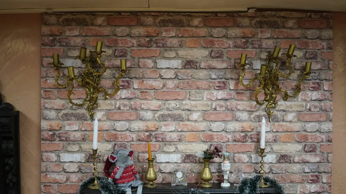 Pair of Rococo Gilt Light Wall Sconces - Image 1