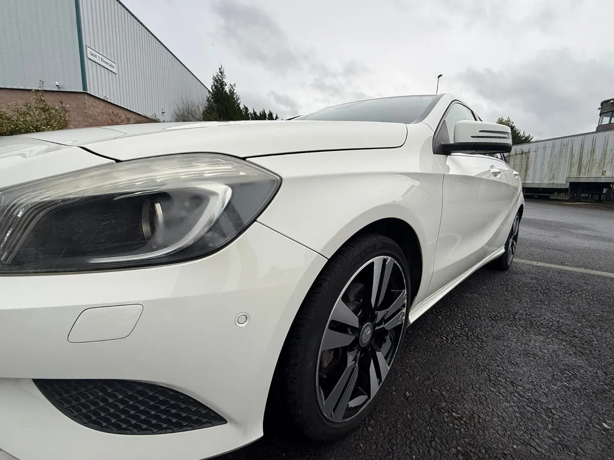MERCEDES- BENZ A180 2014 - Image 4