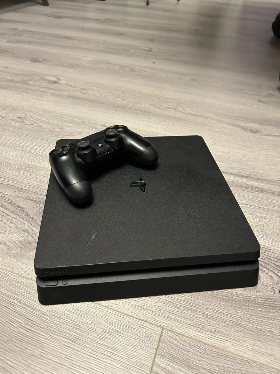 PlayStation 4 Slim/Fat PERFECT CONDITION!!! - Image 2