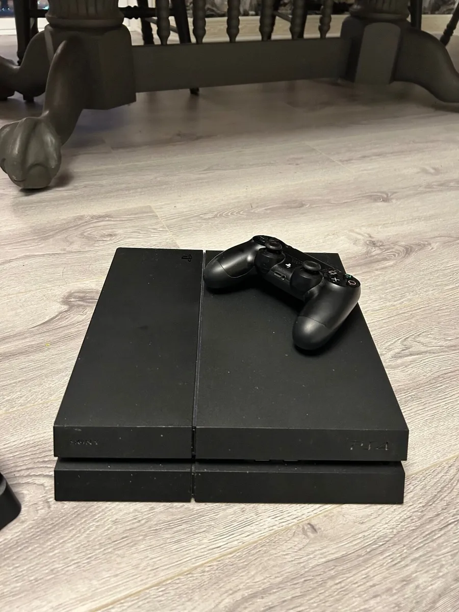 PlayStation 4 Slim/Fat PERFECT CONDITION!!! - Image 3