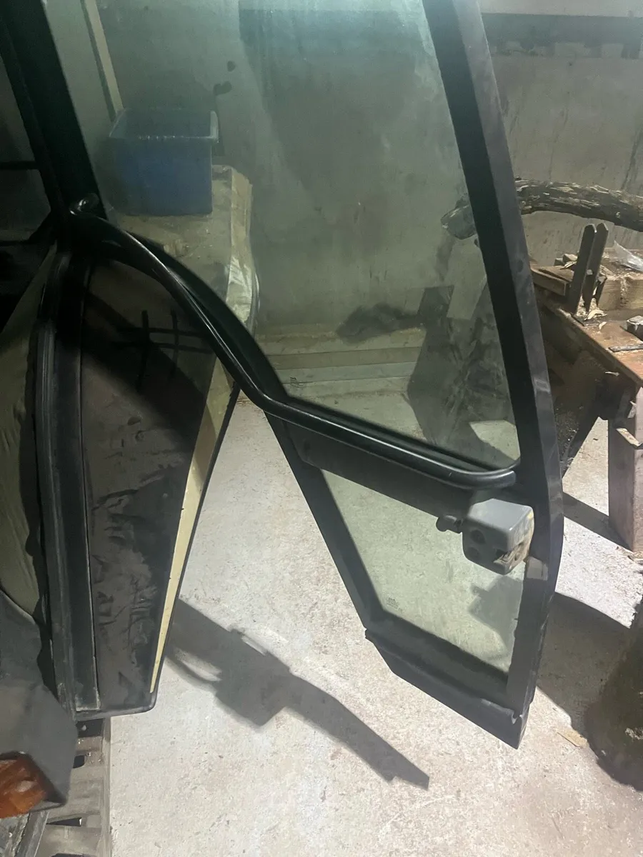 Valtra cab - Image 2