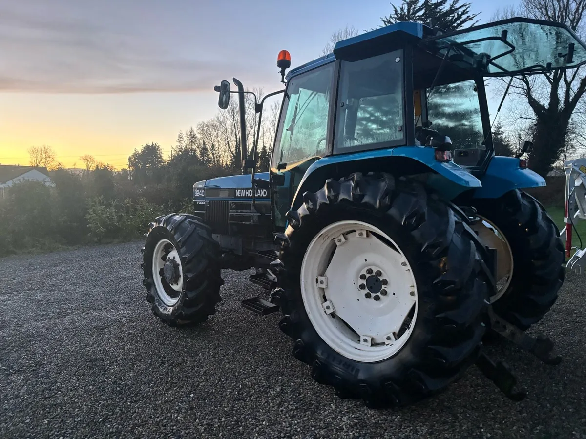 New Holland 8240 - Image 3