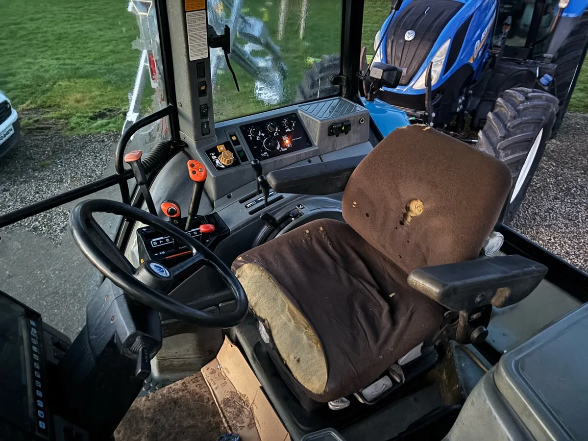 New Holland 8240 - Image 4