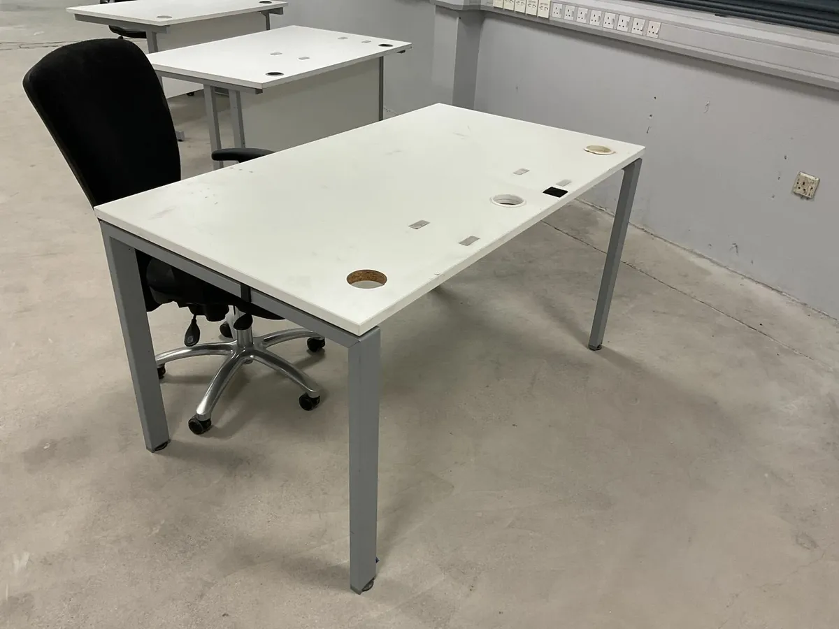Online Auction Of Office Desks, Swivel Chairs - Image 2
