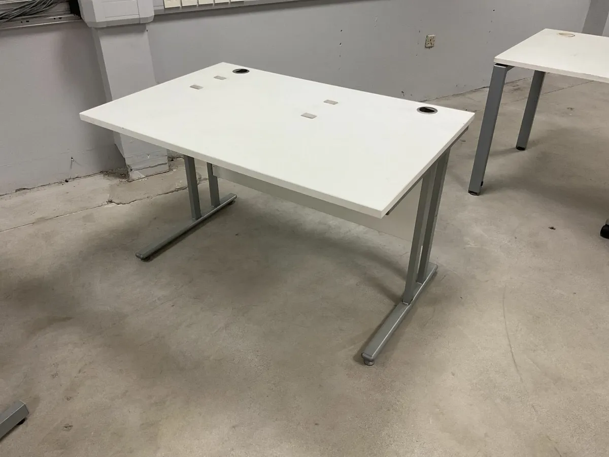 Online Auction Of Office Desks, Swivel Chairs - Image 4