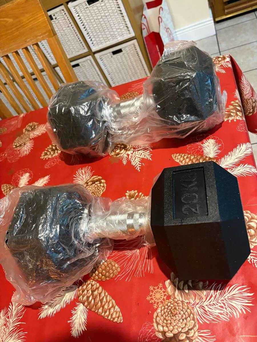 BRAND NEW 20KG RUBBER HEX DUMBBELLS X 2