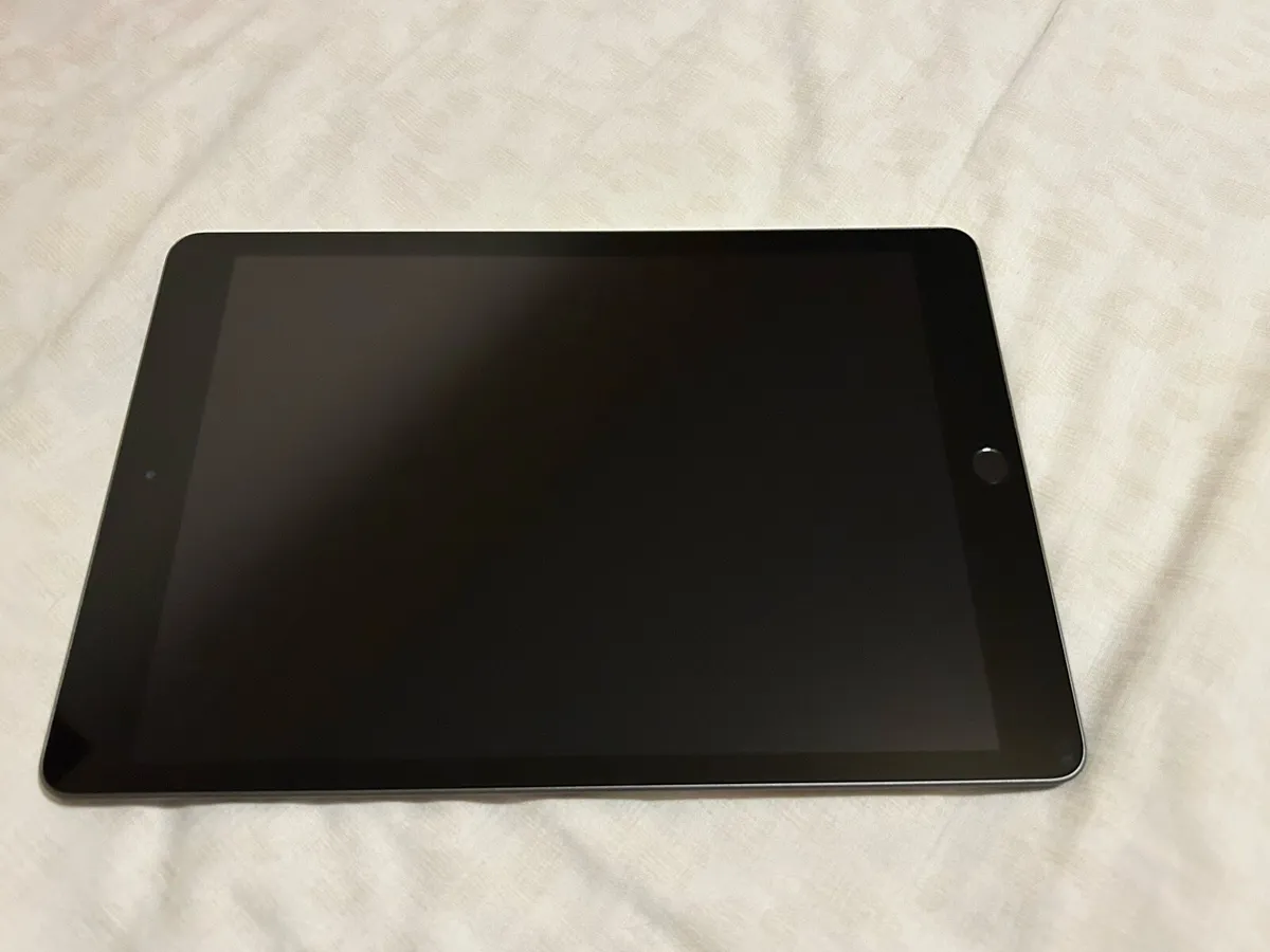 Ipad 8th - Image 1