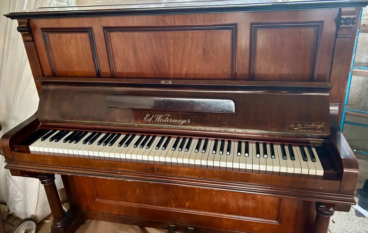 Piano with stool - Image 2