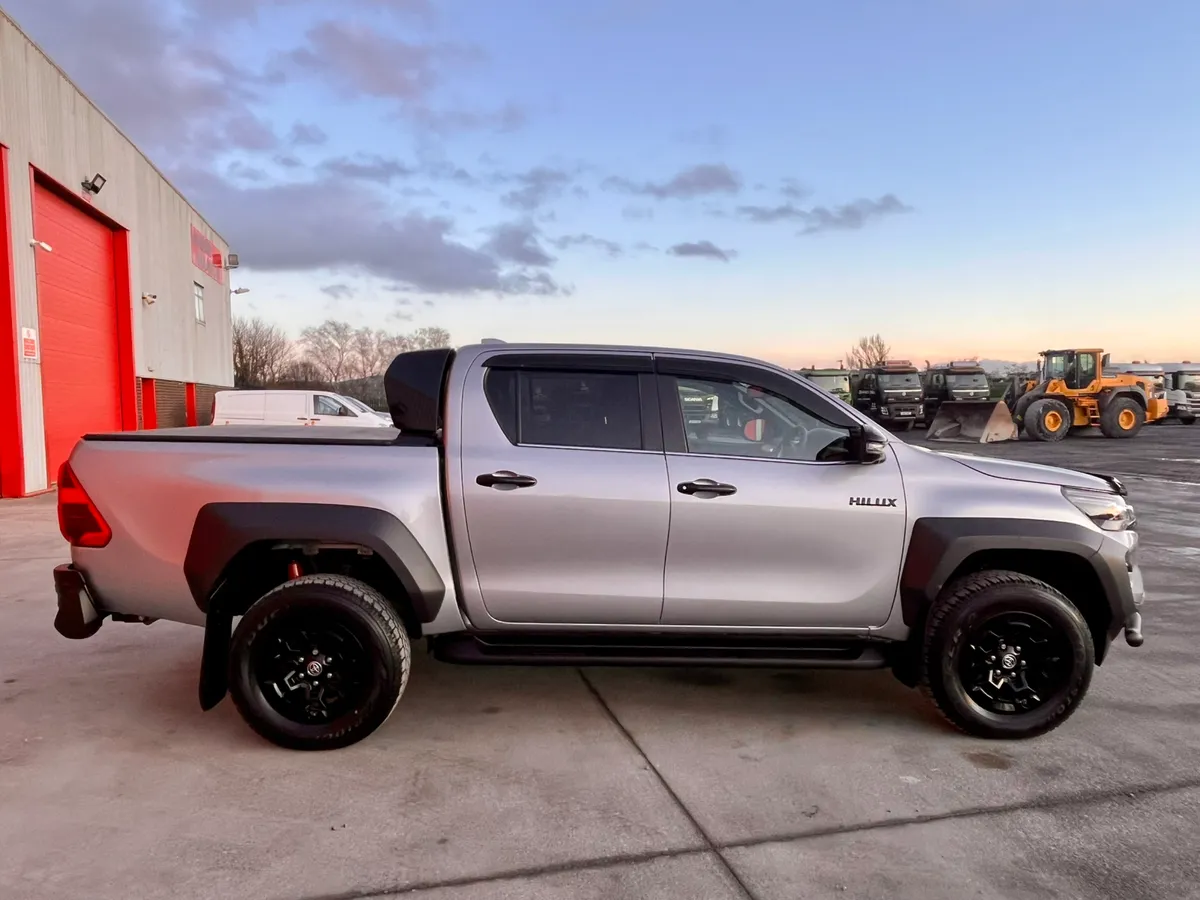 2025 Toyota Hilux GR Sport - Image 2