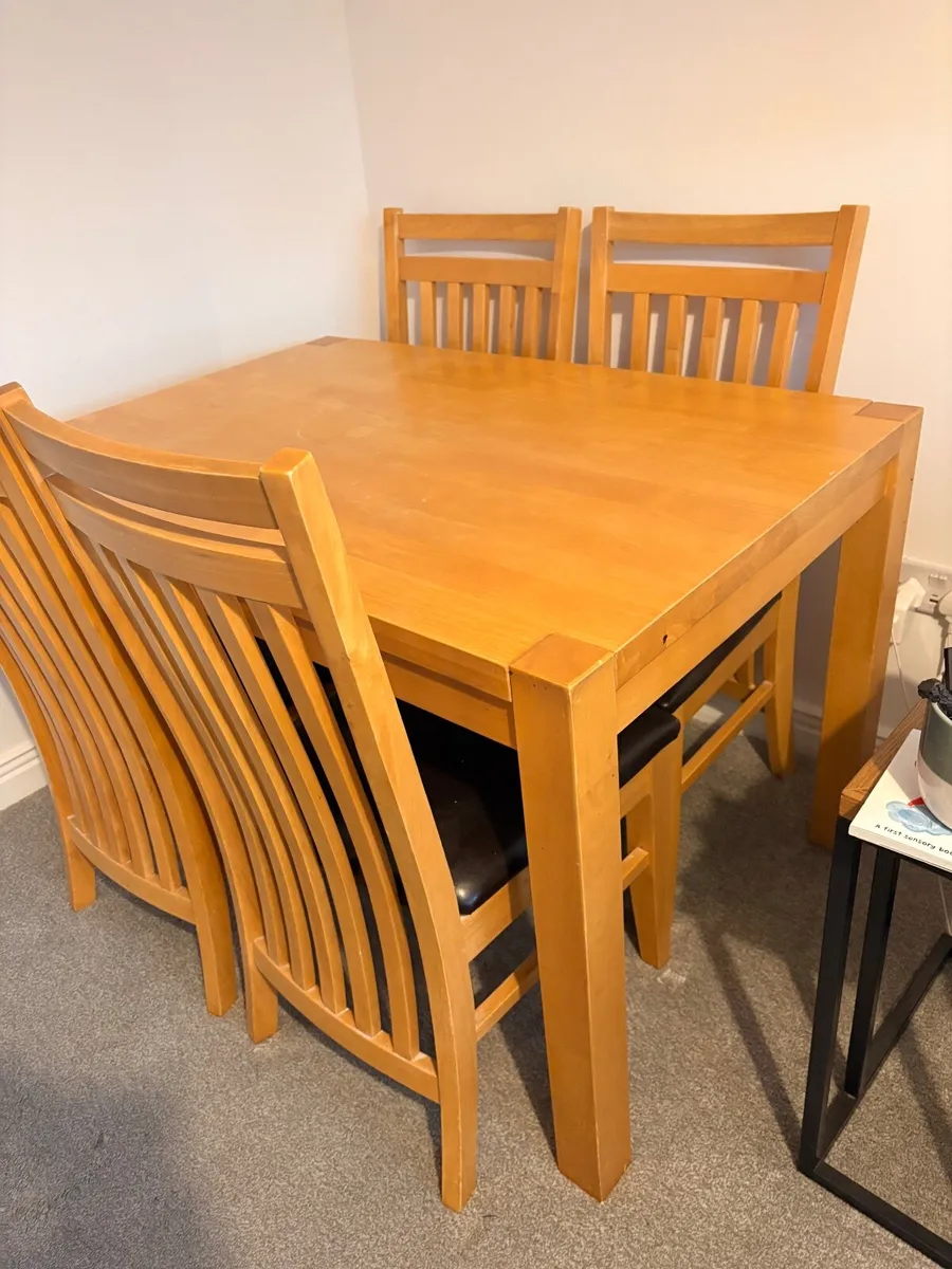 Table and chairs - Image 3