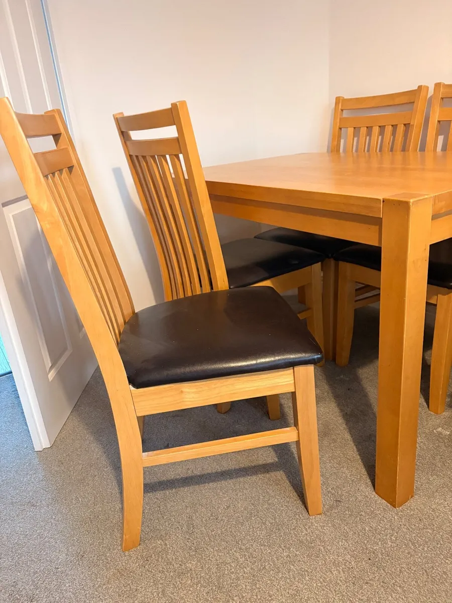 Table and chairs - Image 4