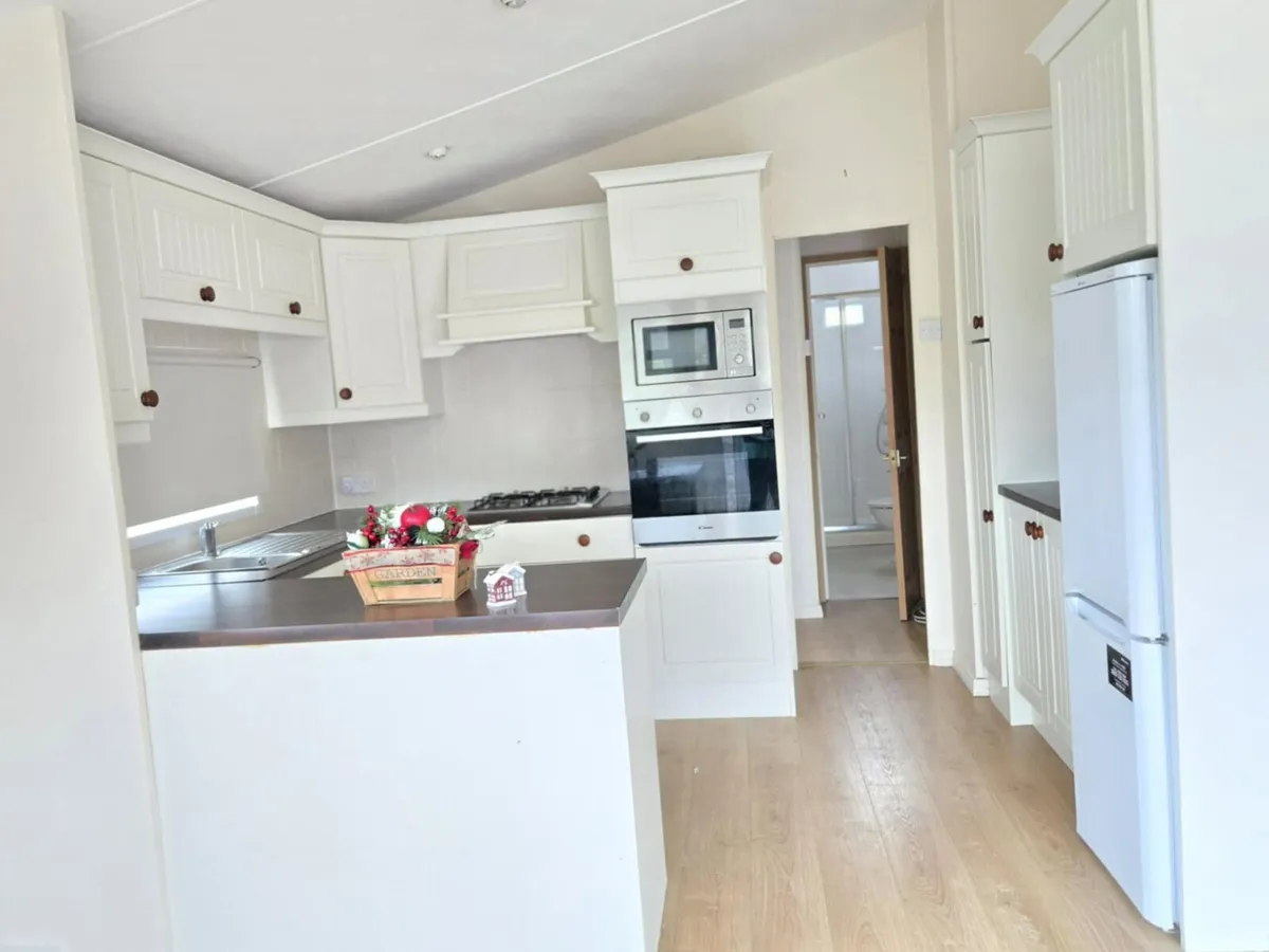 30 x 24 ft Roadmaster Chalet - Image 3