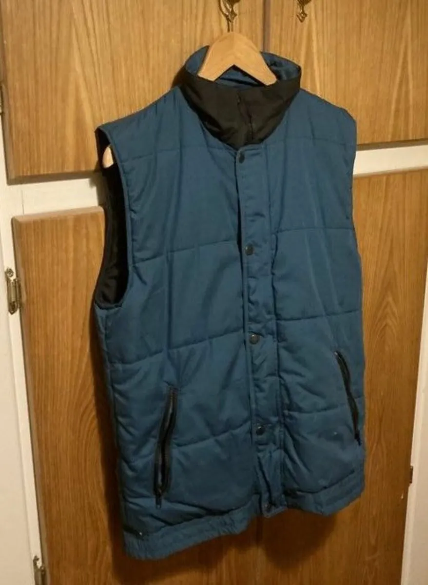 Reversible Sleeveless Padded Gilet Jacket - Image 2