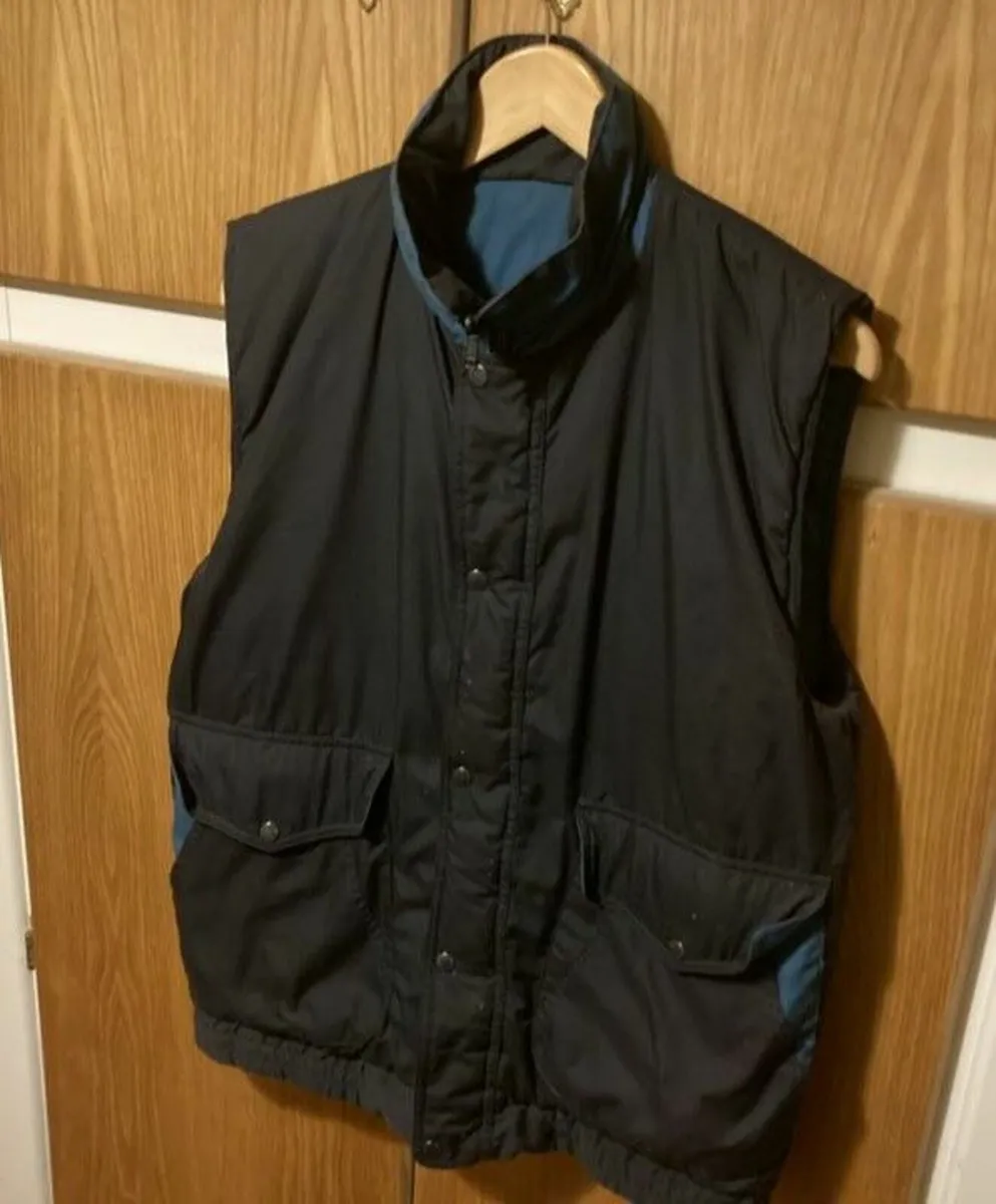 Reversible Sleeveless Padded Gilet Jacket - Image 3