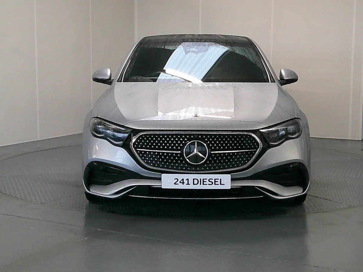 Mercedes-Benz E-Class 2024 - Image 2