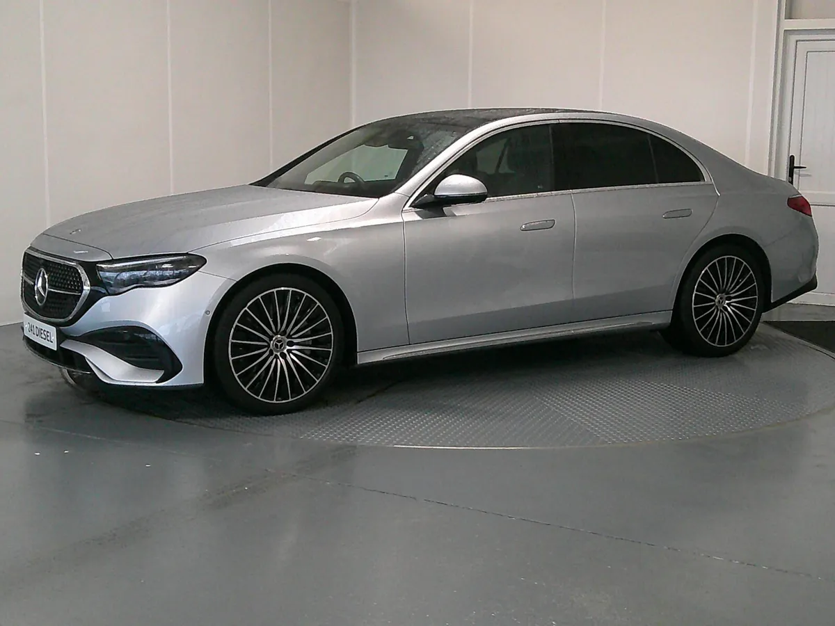Mercedes-Benz E-Class 2024 - Image 3