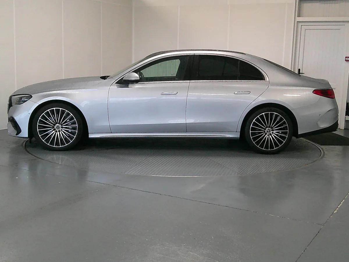 Mercedes-Benz E-Class 2024 - Image 4