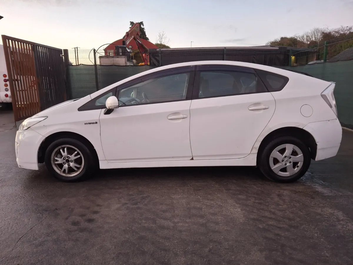 2011 Toyota Prius  1.8 Hybrid  Automatic - Image 2
