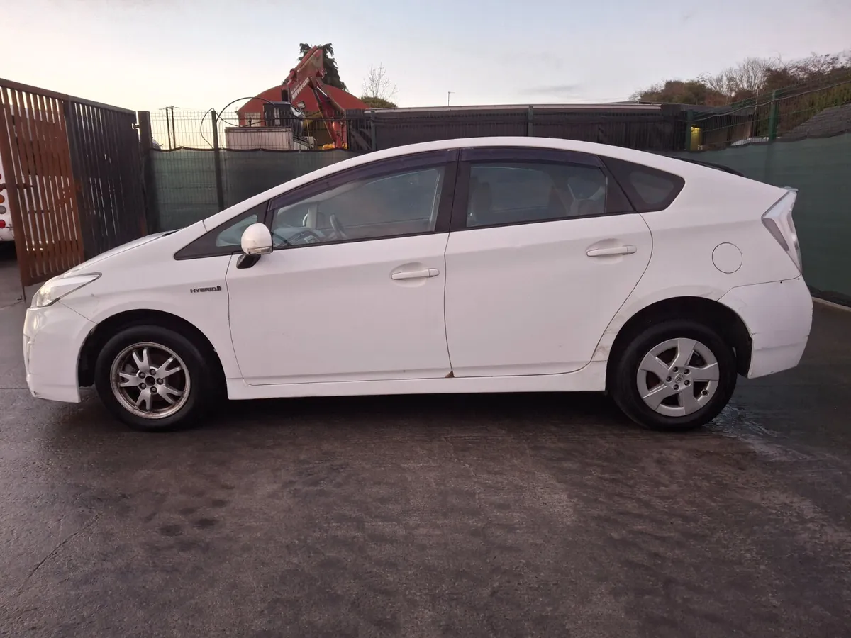 2011 Toyota Prius  1.8 Hybrid  Automatic - Image 3