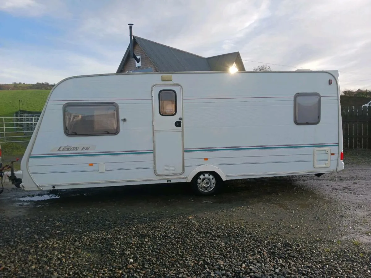 2003 lunar lexon....fixed bed 4/5 berth - Image 2