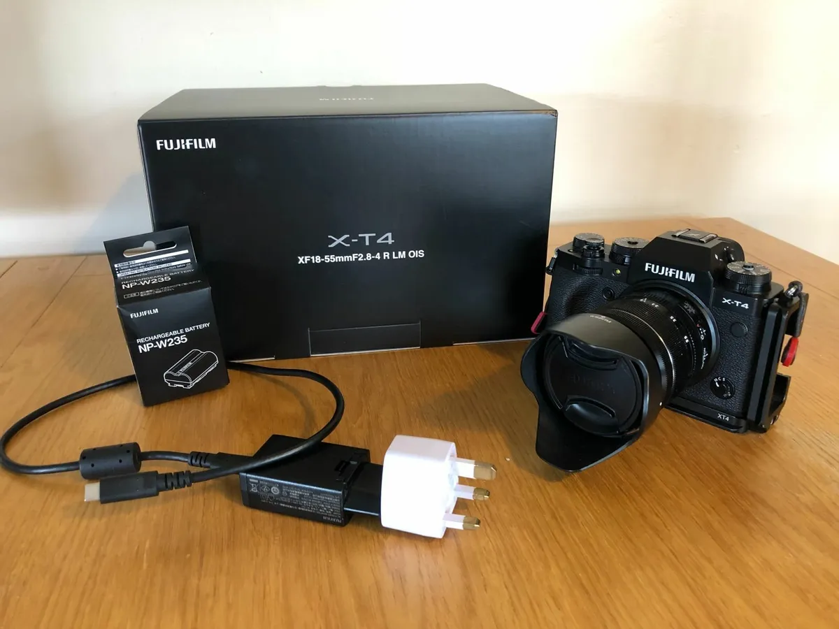 Fujifilm XT4 Camera, lenses, bag, flash, Batteries - Image 3