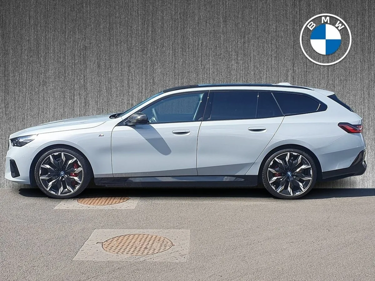 BMW i5 eDrive40 M Sport Pro Touring - Image 4