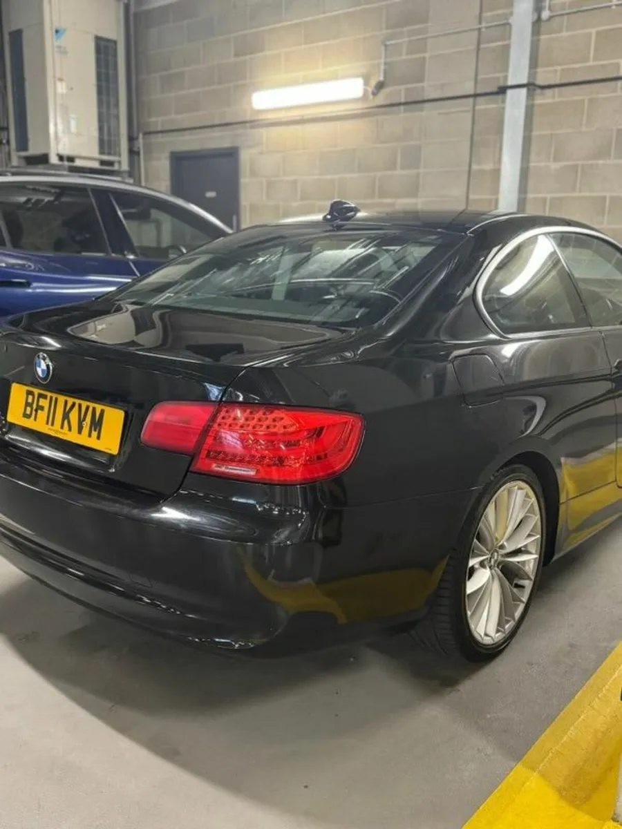 BMW 3-Series 2011 - Image 3